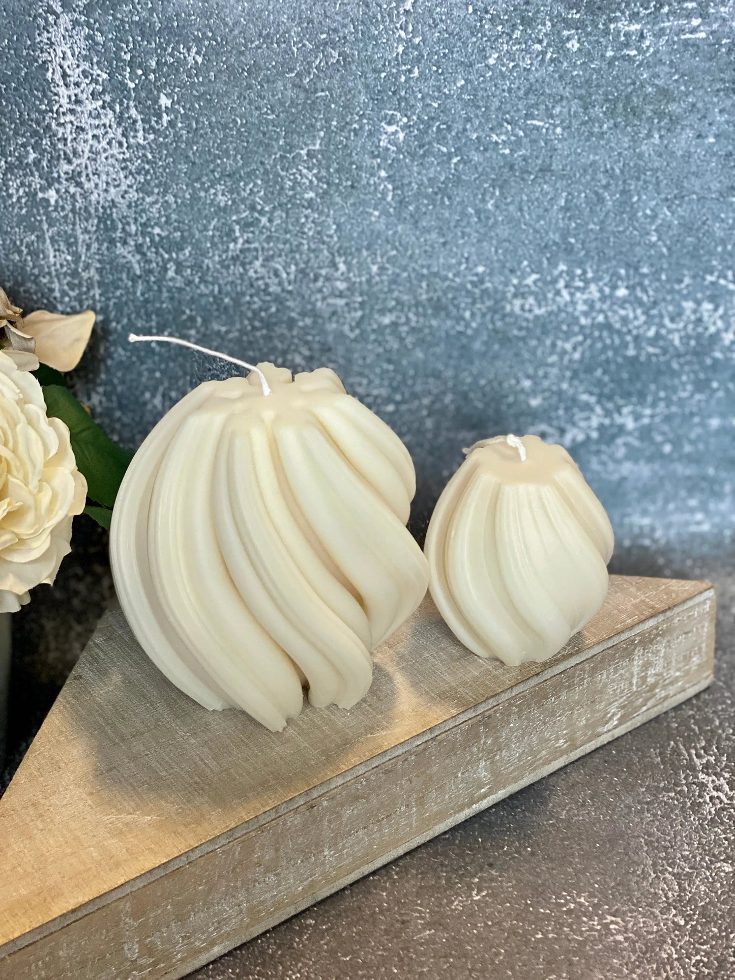Ribbed Twirl Candle Glory